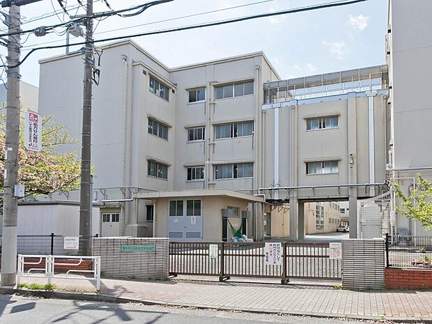 ■横浜市立日吉台中学校…徒歩11分(750m)