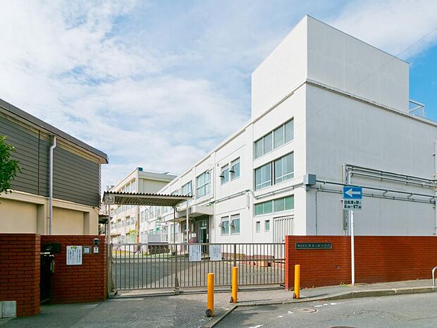 ■横浜市立井土ケ谷小学校…徒歩2分(120m)