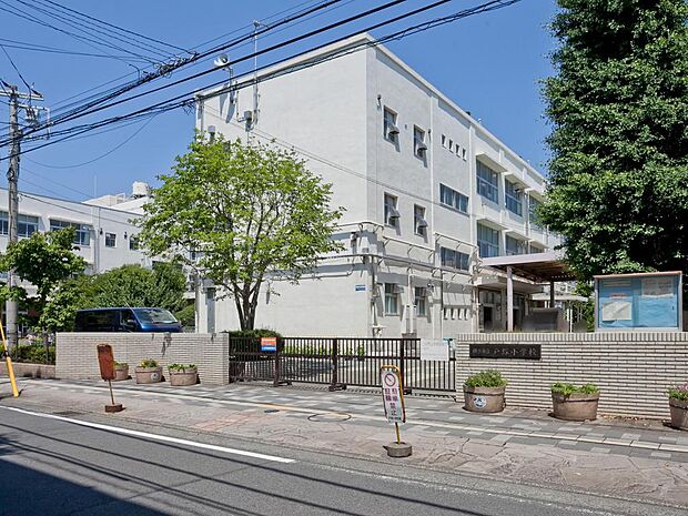 ■横浜市立戸塚小学校…徒歩6分(450m)