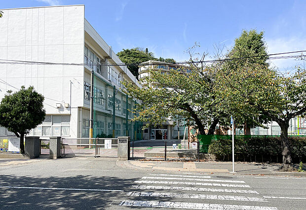 ■横須賀市立田戸小学校…徒歩8分(550ｍ)