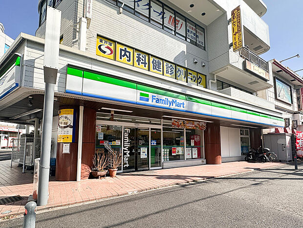 ■ファミリーマート 東戸塚駅東口店…徒歩8分(500m)