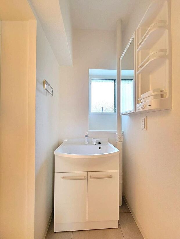 【洗面室】・洗面台付き・洗濯＆脱衣スペースの広々とした洗面室