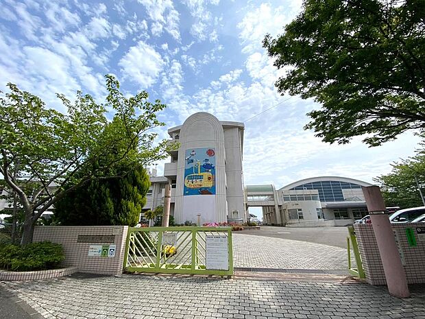 ■横須賀市立野比東小学校…徒歩10分(650m)