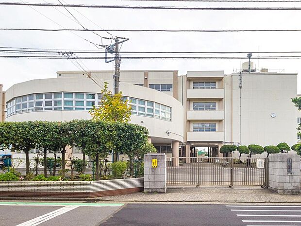 ■横浜市立六浦中学校…徒歩13分(950m)