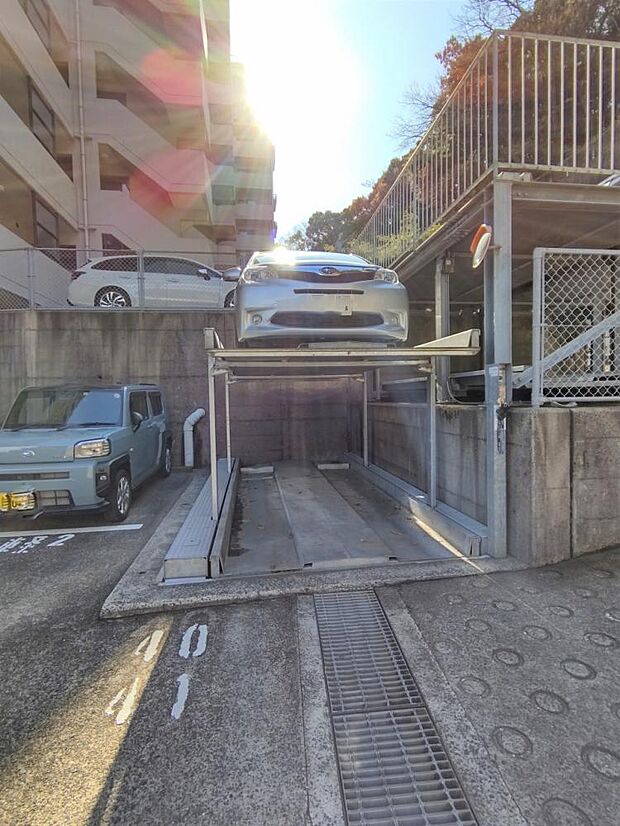 【駐車場】機械式駐車場の下段になります。車高1550mm以下の制限があります。