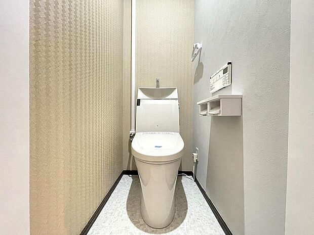 便利な温水洗浄便座付きトイレです♪