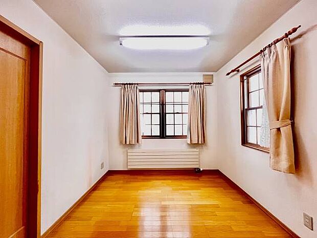 1階6.5畳洋室【1】2方向に窓があり明るいお部屋です♪