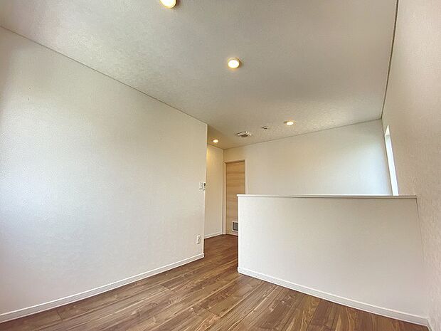 2階4.5畳のフリースペース☆様々な用途にお使い頂けます！