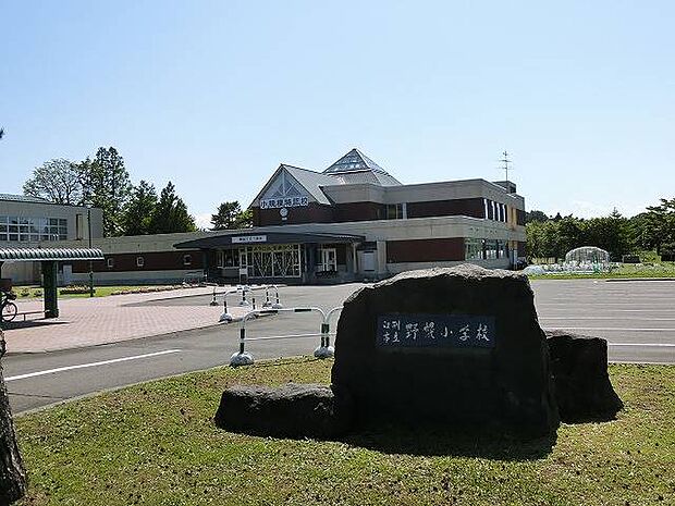 江別市立野幌小学校 95m
