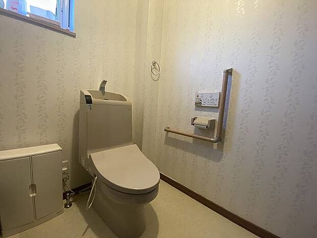 １階・温水洗浄機能付きトイレ♪