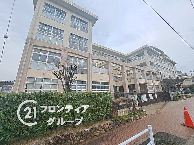 宝塚市立宝塚第一小学校 徒歩6分。 470m