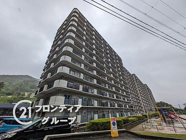 宝塚市に所在するサンハイツ宝塚五月台A棟　のマンションです。