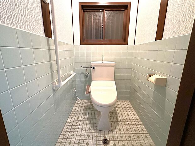 トイレには窓があり、いつも新鮮な空気を入替えられ、清潔感があります。