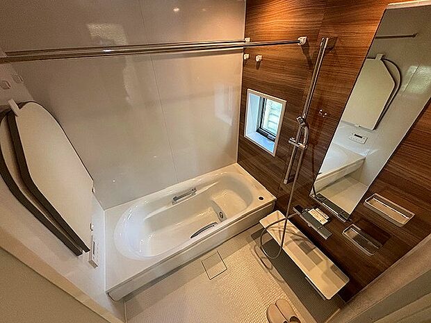 浴室暖房乾燥機を完備したユニットバスです。