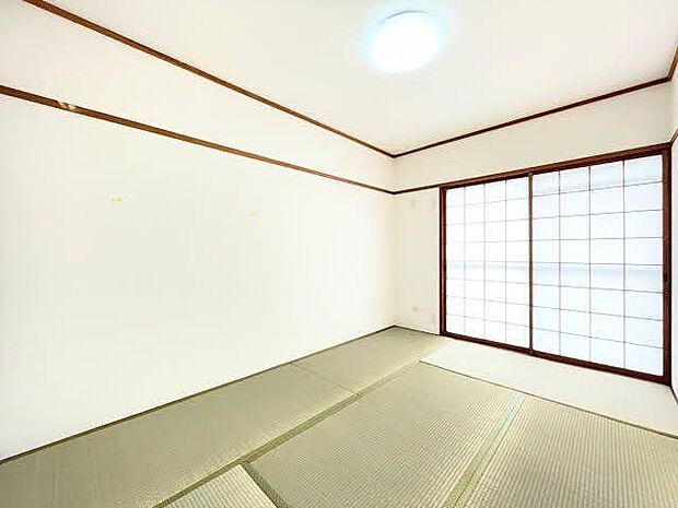 6帖和室：採光をたくさん取り込めるお部屋です◎