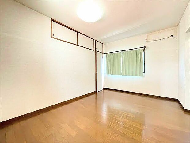 7帖洋室：壁の色、照明や家具をこだわればゆとりのある快適な自由空間づくりができます。