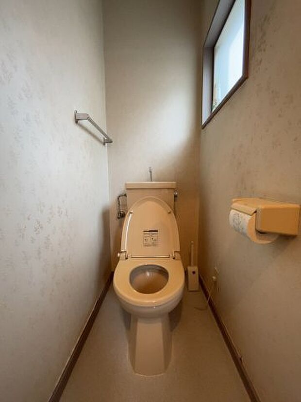 【2階トイレ】　トイレも1階・2階の各階に設置