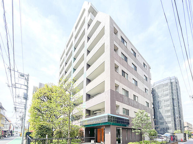 JR中央線「武蔵小金井」駅徒歩３分の立地に建つ住まい。都心へのアクセスも良好です。