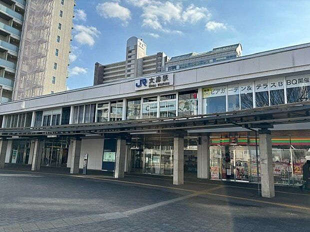 ＪＲ大津駅【JR大津駅】「京都」駅まで乗車約10分、「大阪」駅まで乗車約40分で到着します。通勤・通学・おでかけ時、気軽に立ち寄れるコンビニ、スーパー、カフェも近くにございます。 870m