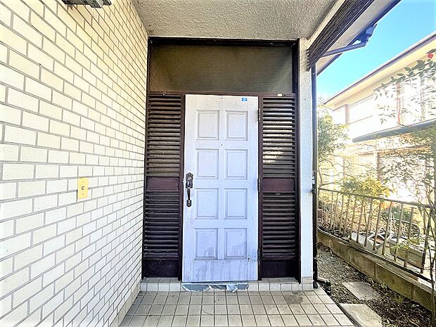 【リフォーム中6/8更新】玄関写真です。玄関ドアは新品交換いたします。鍵も新しくなりますので、防犯上も安心です。