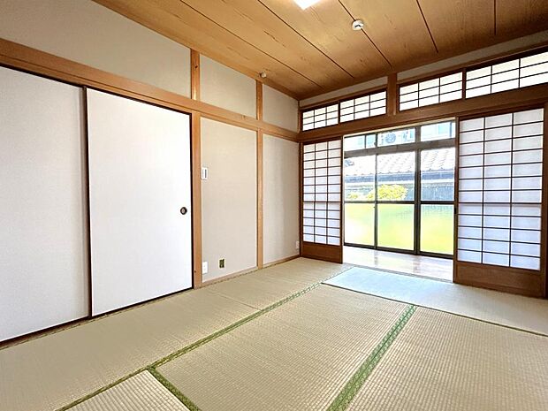 【リフォーム済】6畳和室は畳の表替えと襖・障子の張替えと壁の塗装を行いました。
