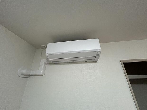 【リフォーム済】真ん中の洋室にエアコンを新設しました。こちらもこのままお引渡しとなります。