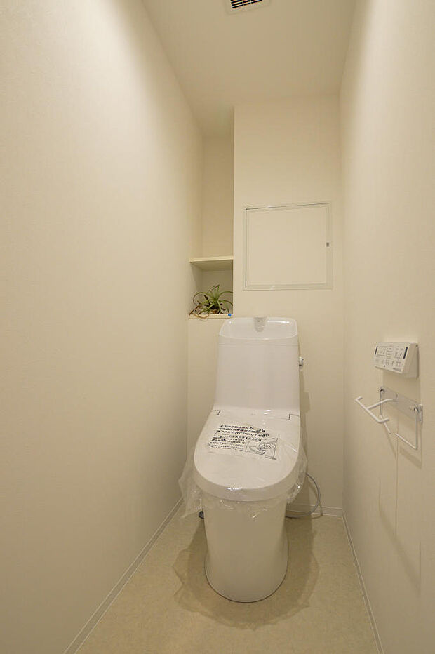 【トイレ】アメージュシャワートイレ白く清潔感のあるトイレです！