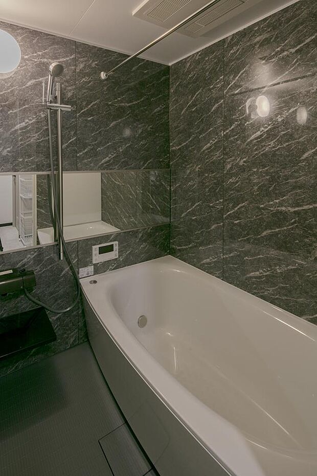 【バスルーム】Panasonicバスルーム　：　マンションリフォームバスルーム　MR　1317　AL新品の広々お風呂で毎日の疲れを癒してください！