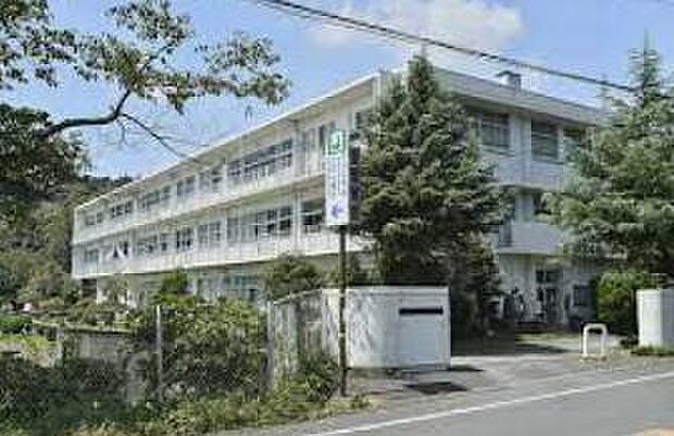 【中学校】平沢中学校まで928ｍ