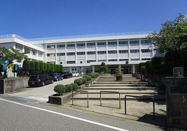 新潟市立東青山小学校 徒歩7分。 550m