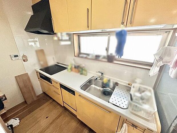 室内（2024年5月）撮影キッチンはオール電化物件のためIHを使用しています！水回りも大変きれいにお使いです！キッチンなど水回りのリフォーム交換もぜひご相談ください♪