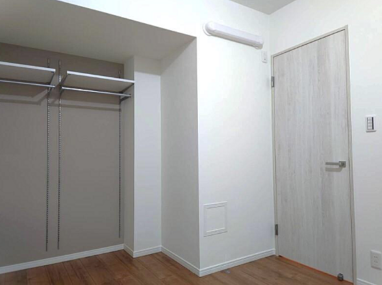 サービスルームはお部屋としても納戸としてもお使いいただける十分な広さがあります