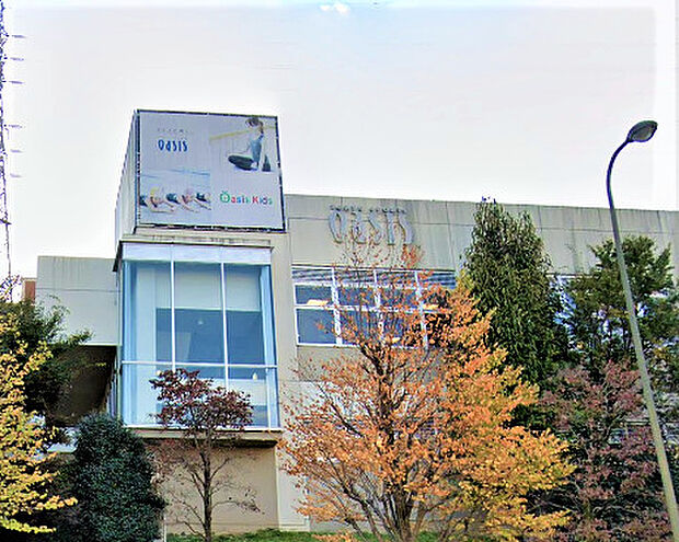 三井アウトレットパーク横にあるオアシス南大沢店は、フィットネスジム・25mプール・スタジオを完備している総合フィットネスクラブです。