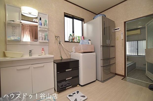”JR慈眼寺駅近くの角地の5LDKの売家”の洗面室