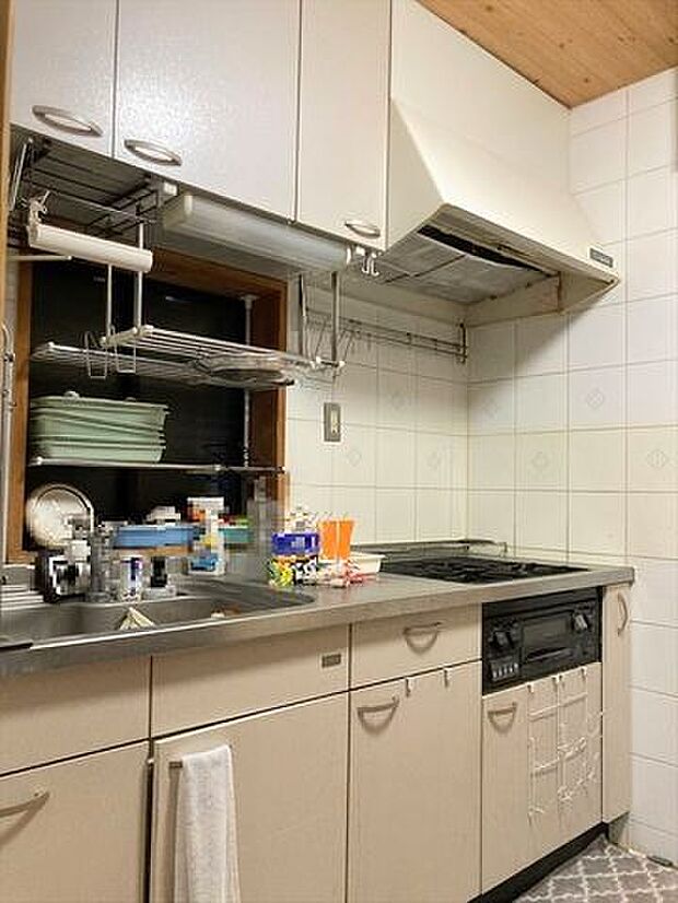 システムキッチンのある造りです、壁付けなので無駄な動線もなく使いやすいです。