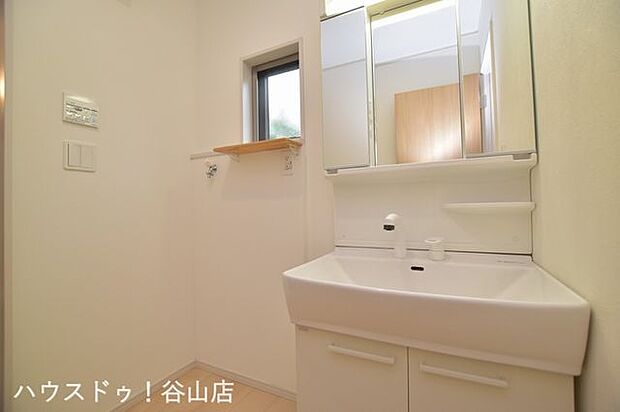 ”JR坂之上駅近くの築浅の売家”の洗面室