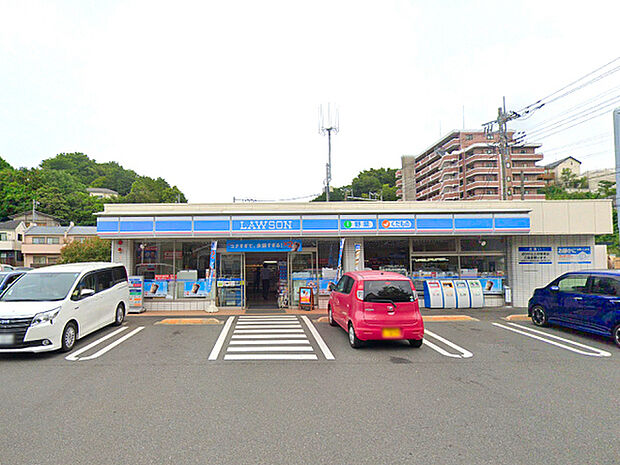 ローソン横浜上菅田町店まで284m、「山崎」バス停の近くにあるコンビニ。駐車場も広めです。