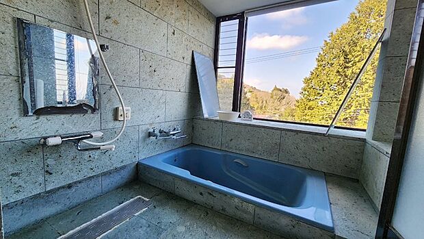 【浴室】温泉はもちろん景色も堪能できます