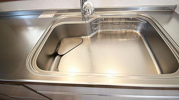 キッチンのシンクはクリナップ製の排水のよい流レール使用です。