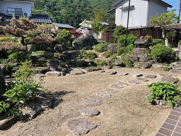 和みの日本庭園あり