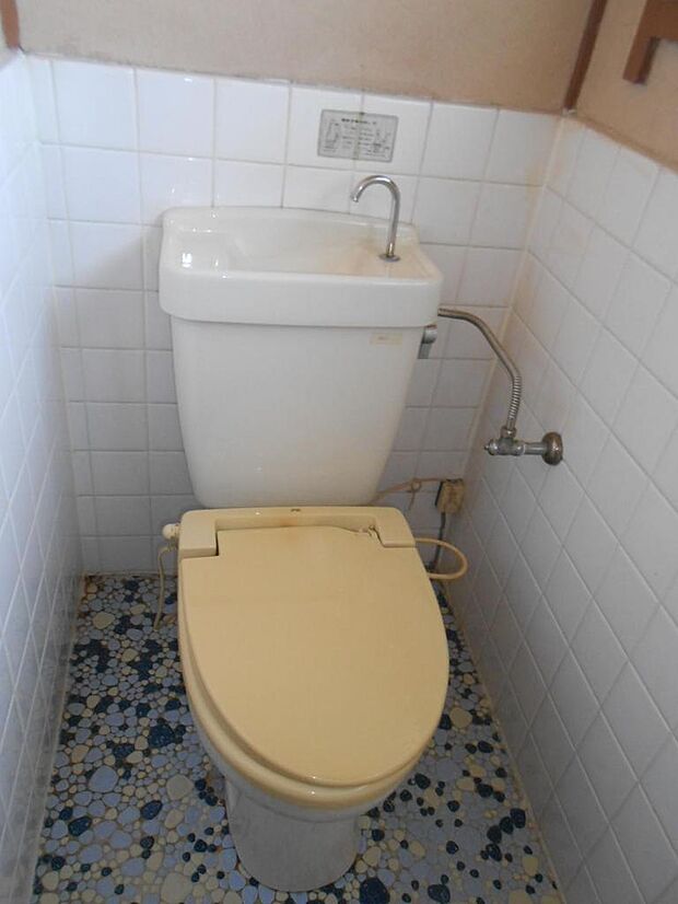 お掃除のしやすい洋式トイレです。