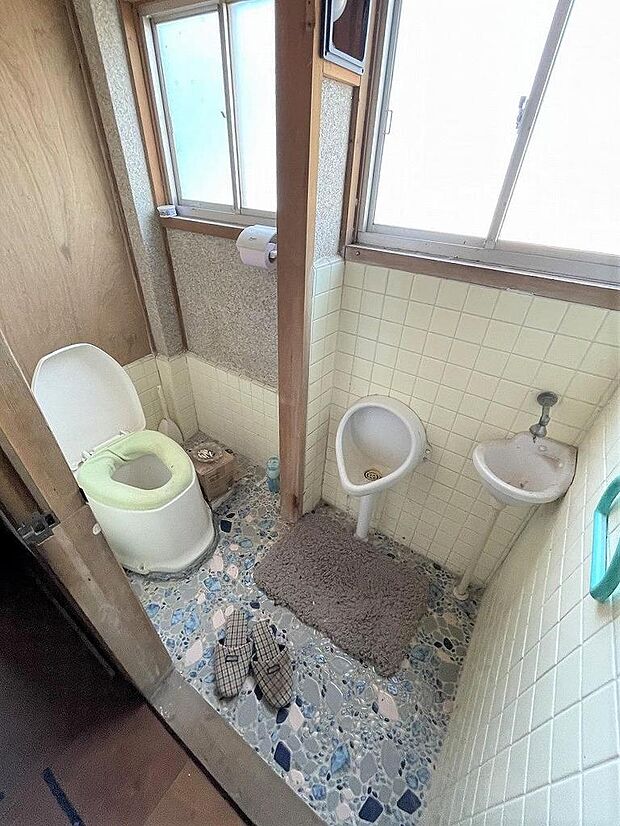 トイレは各階にあります！