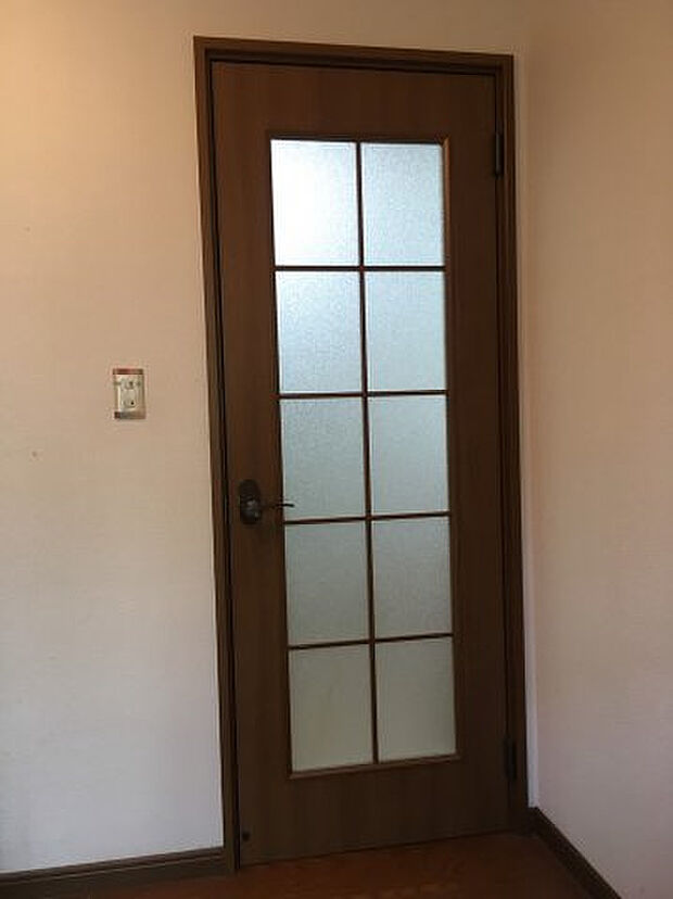 【内装】リビング入口のドア