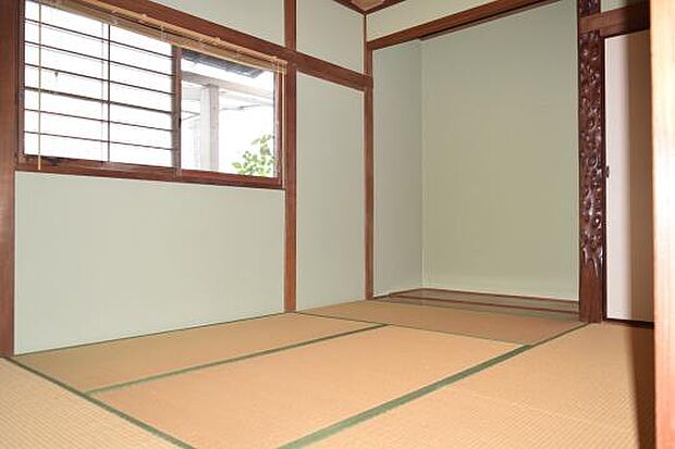 床の間と収納が設置されて使い勝手の良い和室です