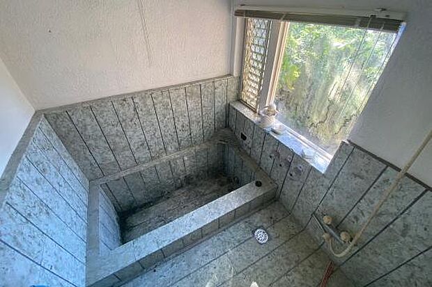 石造りの浴室