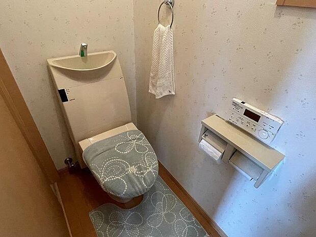 温水洗浄便座付きトイレ