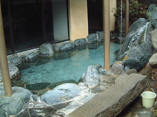 同一敷地内にあるホテルの温泉露天風呂