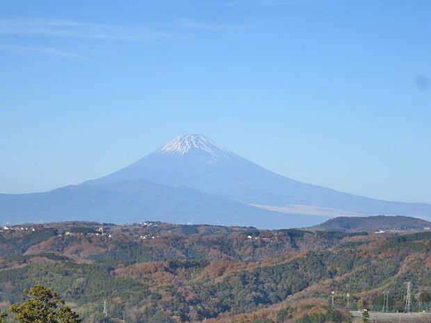 室内からの景色、晴れの日は富士山一望できます。