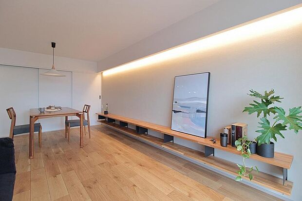 TVボードは室内のデザインに合わせた造り付けの家具。