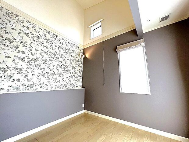 2F洋室はお部屋によって壁紙が異なります♪収納付きで子供部屋にもピッタリ！